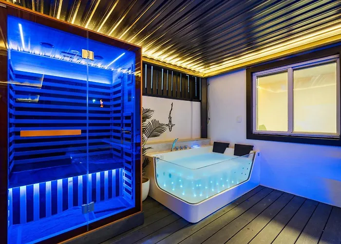 Luxury Meets Wellness Rtrt Villa Phoenix